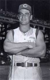 Ted Kluszewski于1954年是本垒打的领导者