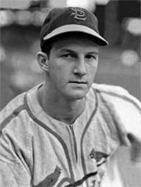 斯坦·穆西亚在1943年赢得了NL的MVP